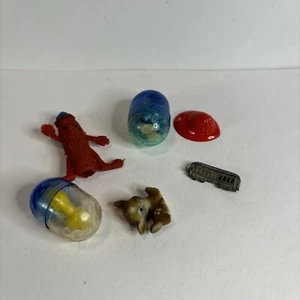 Vintage 6 ciondoli Gumball Cracker Jack premi cervo mais treno pompiere T174 - Foto 1 di 10