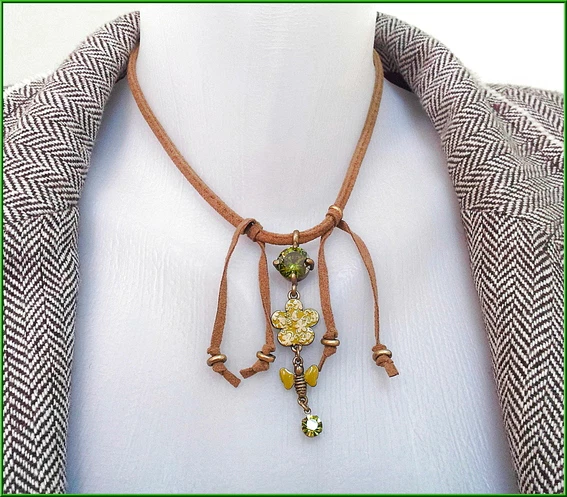 NUEVO COLLAR GOTA PEREGRINO DINAMARCA VERDE CRISTALES DE SWAROVSKI ESMALTE FLOR COLGANTE Foto 1 de 1