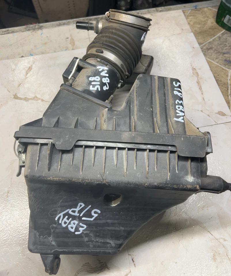 2005-07 FORD ESCAPE MERCURY MARINER 3.0L Air Intake Cleaner Filter Box Assembly - Image 1 of 4