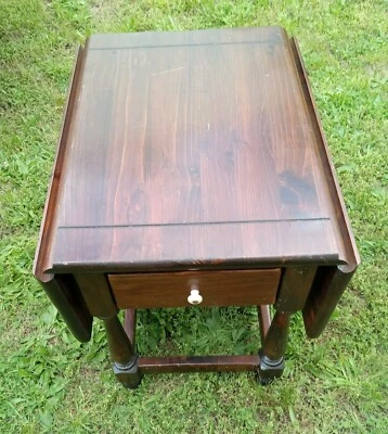 Mesa auxiliar/mesa auxiliar Ethan Allen Old Tavern Pine Dropleaf (EA-115) Foto 1 de 4