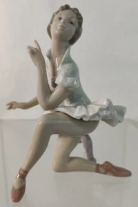 LLADRO "CORTINAS ARRIBA" BAILARINA CON TABURETE #6325 BRILLANTE 6 1/2" ALTO FIGURA - Imagen 1 de 7