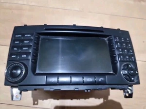 MERCEDES CLK W209 HEAD UNIT RADIO SAT NAV COMMAND UNIT HARMAN/BECKER A2098203889 - Picture 1 of 9