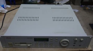 AKAI S2000 Professional Midi Stereo Digital Sampler Rack - Picture 1 of 10