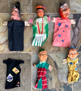 Vintage Lot Of 5 Hand Puppets Rubber Heads Cloth Bodies - 1 Extra Outfit - Picture 1 of 10