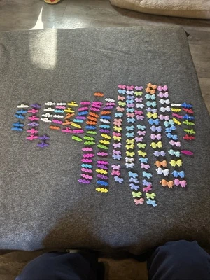 Enorme Lote 164 Pinzas de Pelo Plástico Vintage Años 70 80 90 Sin Marca Foto 1 de 4