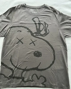 CAMICIA KAWS PEANUTS SNOOPY TAGLIA XL UNIQLO ARTIST ESCLUSIVA MAGLIETTA GRIGIA - Foto 1 di 5