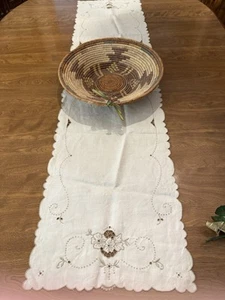 VTG RUNNER-FINE LINEN Upper Echelon Embroidered & Cut work  ECRU 59" x 15" - Picture 1 of 13