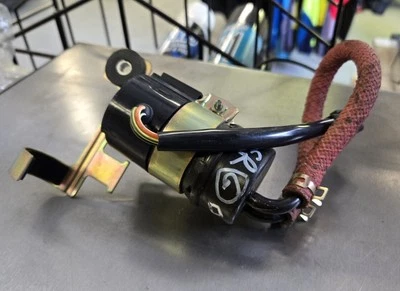 OEM SUZUKI VS800 INTRUDER / S50 BOULEVARD FUEL PUMP WITH BRACKET 15100-38A10 - Image 1 of 4