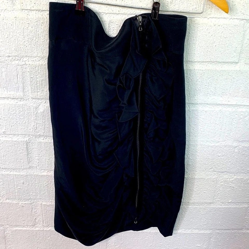 Falda Negra con Volantes Cremallera Frontal de Seda Colección Magaschoni Talla 8 Foto 1 de 4