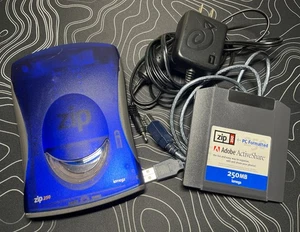 Iomega Zip 250 Z250USBPCM External Disk Drive w/ Power & USB Tested - Afbeelding 1 van 3