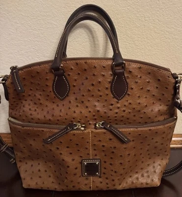 Bolso Cartera Dooney & Bourke Marrón Cuero Avestruz Doble Bolsillo Dillen Foto 1 de 4