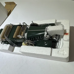 Danbury Mint 1932 Cadillac V16 Convertible 1:24 Diecast Green w/ Removable Hardt - Picture 1 of 23