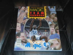 1992 1993 ORLANDO MAGIC NBA BASKETBALL YEARBOOK  SHAQ ROOKIE NR MINT - Picture 1 of 2