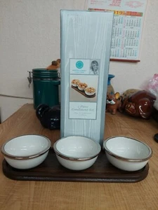 Martha Stewart Collection Set of 3 bowls Condiment set wooden tray New Beautiful - Picture 1 of 3