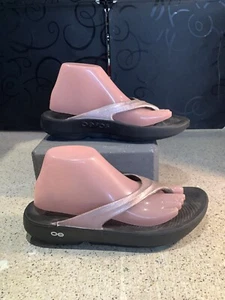 Oofos Pink Glittered Rubber Flip Flop Sandals Womens Sz 10 - Picture 1 of 7