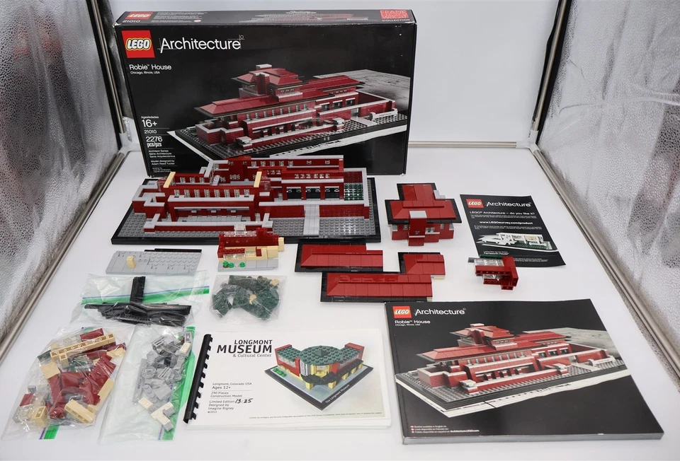 LEGO ARCHITECTURE: ROBIE HOUSE 21010 + Limited Edition Longmont Museum + Manuals - Image 1 of 4