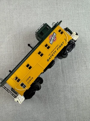MTH 20-91150  0 scale Chicago Northwestern Steel Caboose #11679 - Image 1 of 4