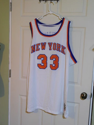 Mitchell & Ness Hardwood Classics NY Knicks #33 Patrick Ewing Jersey Size 56 3XL Cover