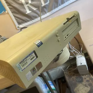 RARO Vintage Dell OptiPlex GX1 celron 450 mhz con disco rigido e memoria lettura nessuna password - Foto 1 di 19