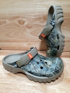 camo crocs mens 11