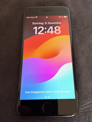 Apple iPhone SE 2. Gen - 64GB - Black - Kapazität 90% - exzellent - Bild 1 von 4