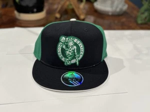 Boston Celtics Adidas Fitmax '70 Flat Visor Flex Mütze 7 1/4 - 7 5/8 Neu - Bild 1 von 4