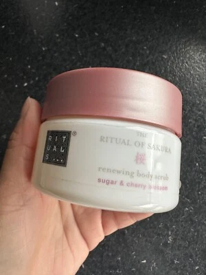 rituals sakura renewing body scrub 125g (EXP 09/2026) - Image 1 of 4