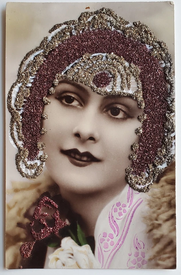 Glamour Flapper Niña Art Deco Mujer Mica Brillo Tocado RPPC Postal F44 Foto 1 de 4