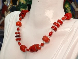 Vintage Necklace Coral Natural Red Stone Beaded Gold Metal - Picture 1 of 8