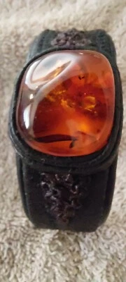 Pulsera de cuero y ámbar báltico con detalles negros, marrones Foto 1 de 4