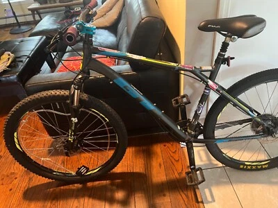 Bicicleta de montaña GT Supreme Trail - 32” al cuadro central - 21 velocidades, 26” ruedas Foto 1 de 4