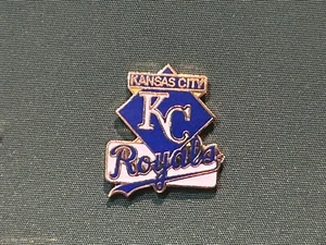 Kansas City Royals logo hat / Lapel Pin MLB ~ G - Picture 1 of 1