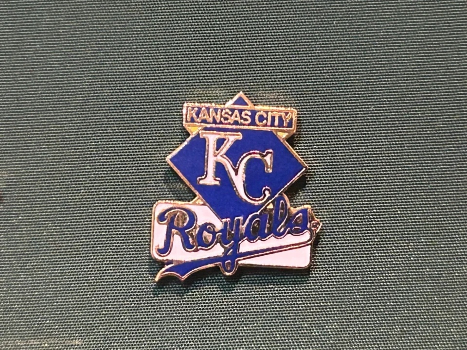 Kansas City Royals logo hat / Lapel Pin MLB ~ G - Image 1 of 1