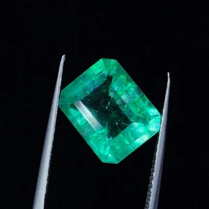 Pietra preziosa sciolta naturale verde smeraldo colombiano certificata 6,37 carati gemma trasparente - Foto 1 di 8