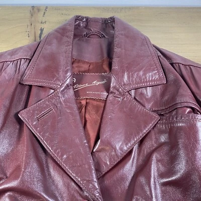 Casaco Etienne Aigner anos 70 couro marrom com cinto etiqueta tamanho 12 serve tamanho 8 ajuste fino - Imagem 1 de 4