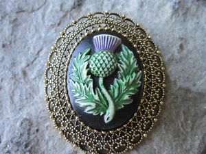 2 IN 1 - HAND PAINTED SCOTTISH THISTLE CAMEO GOLD BROOCH / PIN / PENDANT -CELTIC - Picture 1 of 3