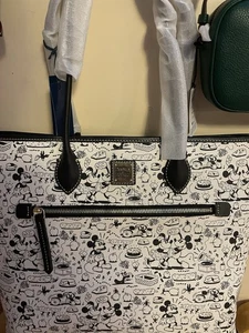 Bolso de Mano Disney Mickey and Minnie Picnic Dooney and Bourke - Blanco y Negro Nuevo con Etiquetas - Imagen 1 de 3