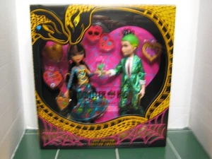 Monster High Howliday Love Edition Deuce Dragon y Cleo De Nile Paquete de Dos NUEVO - Imagen 1 de 1
