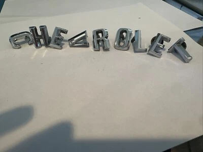 Chevrolet Impala Bel Air 1960 1961 capó letras "Chevrolet" Foto 1 de 4