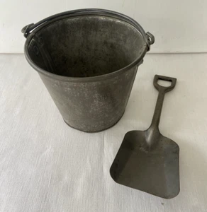 Vtg Metal Pail Bucket Sand Hand Shovel Toy Set Gray Handl Colonial Rustic Core W - Picture 1 of 15