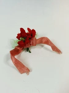 ** Vintage BARBIE - WALKING MISS AMERICA - Rose Flower Bouquet - Picture 1 of 4