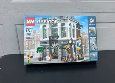 100% Complete LEGO Brick Bank ORIGINAL BOX & Instructions - Image 1 of 4