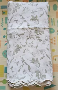 Matelasse Beautiful Ruffled White Flowery Bedspread Coverlet 9.5ft by 9.5ft - Picture 1 of 9