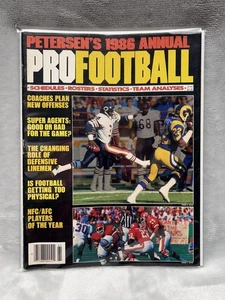 1986 PETERSEN'S PRO FOOTBALL ANNUAL MAGAZINE WALTER PAYTON BEARS ON COVER - Picture 1 of 2