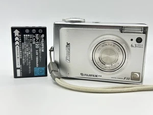 [TOP] Fujifilm FinePix F10 6.3MP Kompakt Digitalkamera Silber aus Japan - Bild 1 von 14