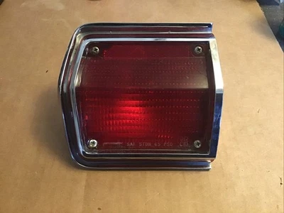 Luz trasera derecha Plymouth Fury Wagon 1965 OEM Foto 1 de 3