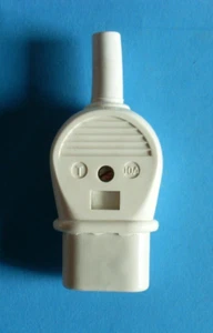 Alter Gerätestecker Stecker Gerätesteckdose DDR Keramik Netzstecker weiß - Bild 1 von 2