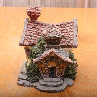 Escuela Boyds Bearly-Buily Village Boyds Foto 1 de 4