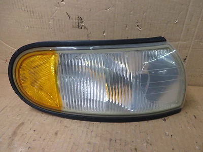 MERCURY VILLAGER 96-98 NISSAN QUEST 96-98 CORNER LIGHT PASSENGER RH OE - Image 1 of 3