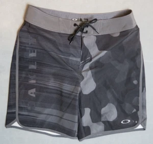 Oakley Boardshorts 34 Utah Camo Mash 19 Zoll Forged Iron Zip Pocket Coil Loop - Bild 1 von 10